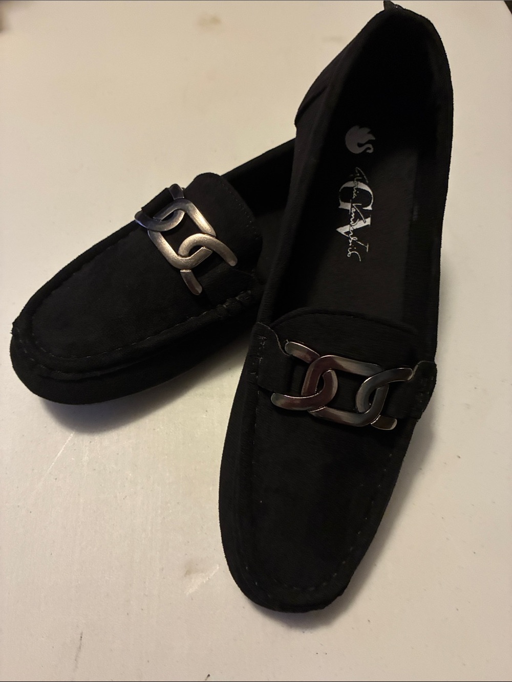 Gloria Vanderbilt Black Suede Loafers with Gunmetal Chain - Picture 3 of 3